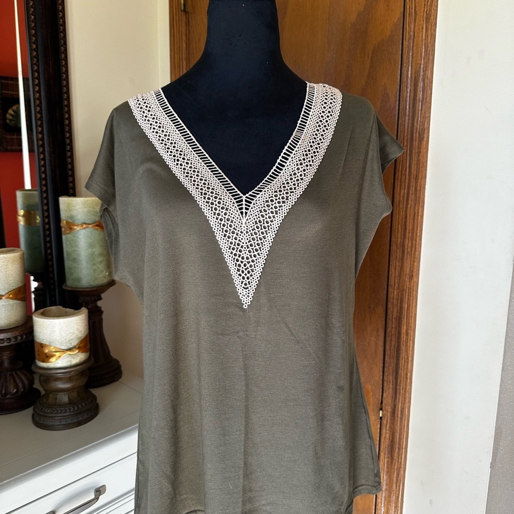Women’s Hunter Green Top